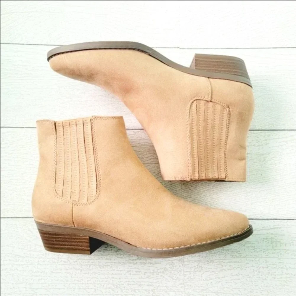 NWT Alena Western Ankle Boots Universal Thread Suede Beige Booties Bohemian Shoe - Picture 1 of 6